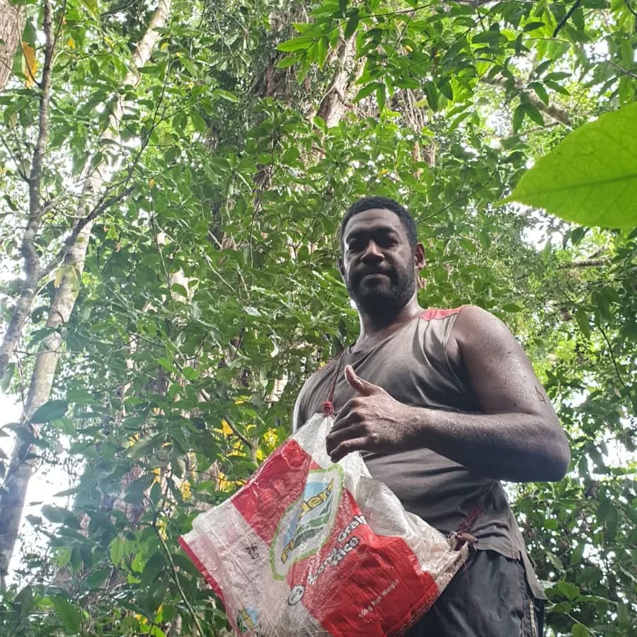 files/Meet_Etika_and_his_family_who_brought_some_land_in_Vanua_Levu_found_a_lot_of_coffee_growing_there._He_made_contact_with_us._We_suggested_he_come_and_learn_how_to_process_coffee._2_day.jpg